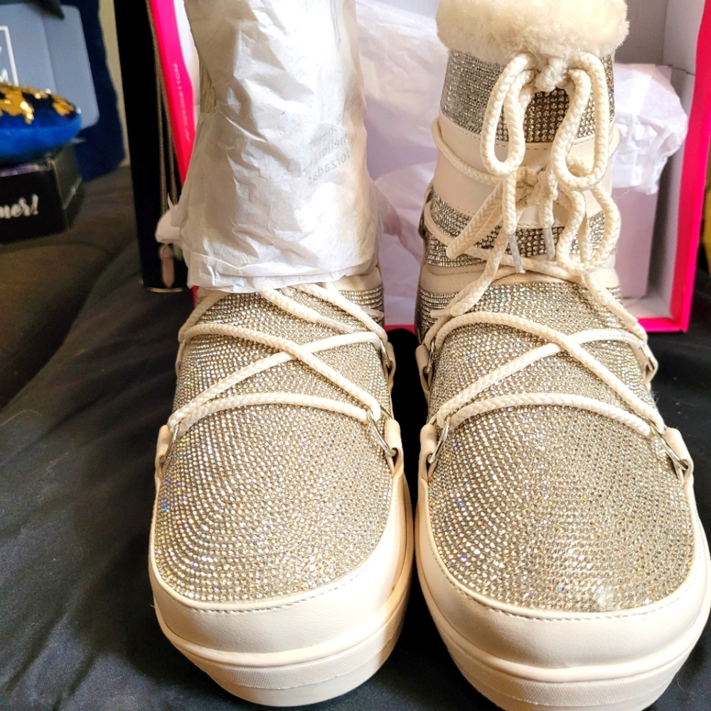 White Diamond 💎 Boots - Picture 6 of 10